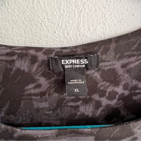 Express Body Contour Black Patterned High Compression High Neck Cropped Tank XL - Picture 5 of 6